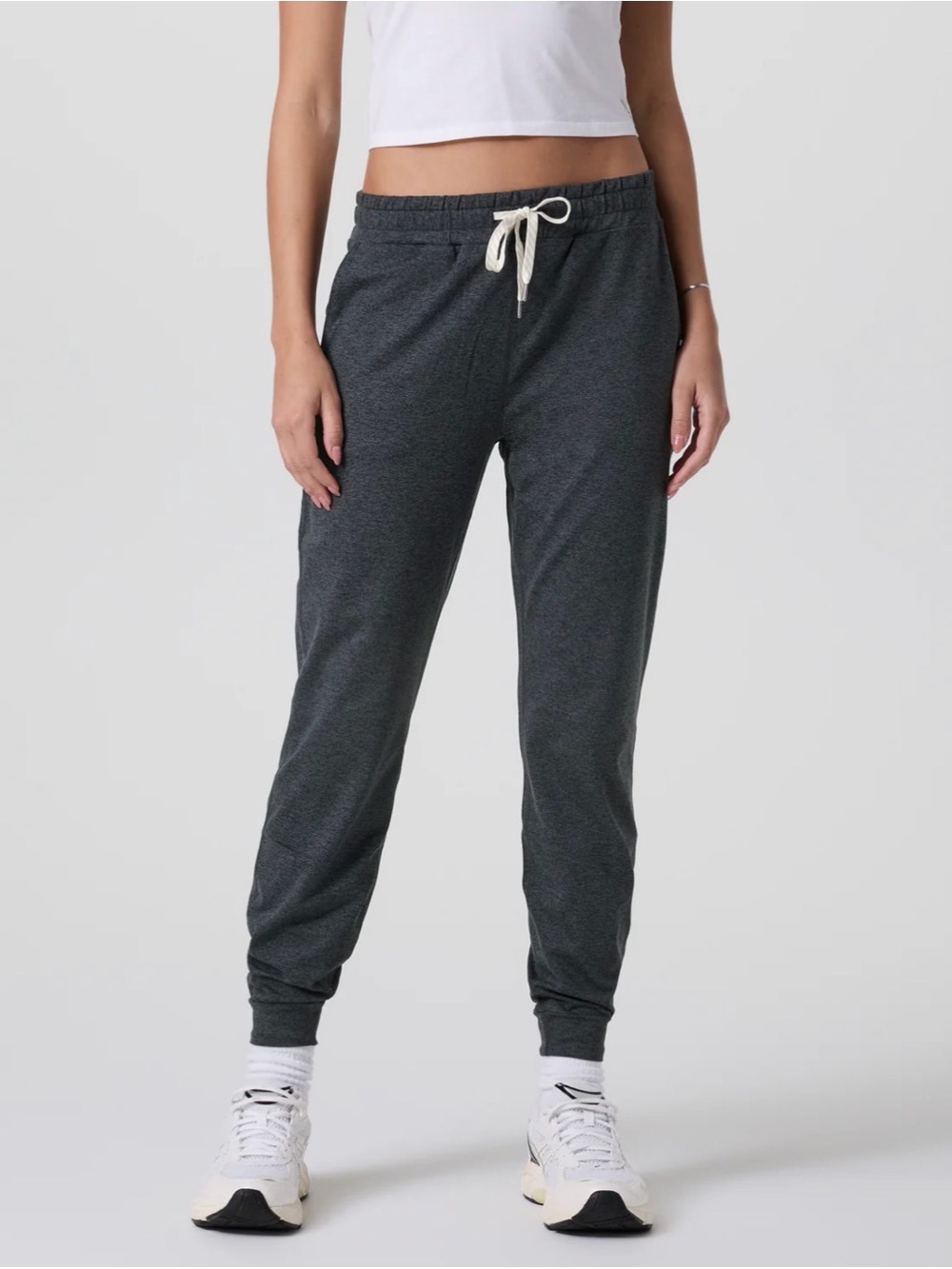 Vuori Performance Jogger, size Large.